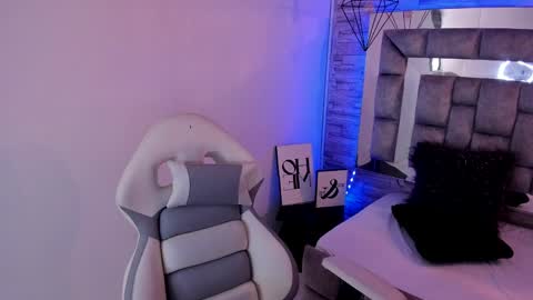 Snapshot of truelove_art chatting on 17, 12, 2024 online show from 17, 12, 2024