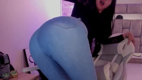 Snapshot of truelove_art chatting on 5, 3, 2025 online show from 5, 3, 2025