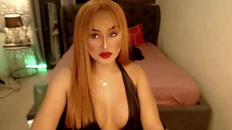 Snapshot of tshugescock chatting on 25, 10, 2025 SEDUCTIVEmistresCUMS online show from 25, 10, 2025
