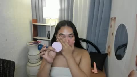 Karen Oquio online show from 25, 11, 2025