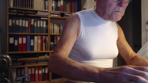 Snapshot of tubaist chatting on 27, 12, 2024 FINN but call me NANNA online show from 27, 12, 2024