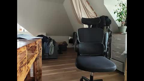 Tobi online show from 12, 11, 2025