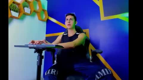 Snapshot of twink_scott19 chatting on 18, 10, 2025 twink_scott19 online show from 18, 10, 2025