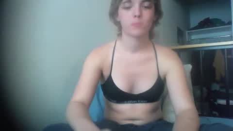 Snapshot of twinkl3toz3 chatting on 2, 5, 2026 twinkl3toz3 online show from 2, 5, 2026