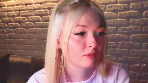 Snapshot of twinklefluff chatting on 5, 3, 2025 twinklefluff online show from 5, 3, 2025