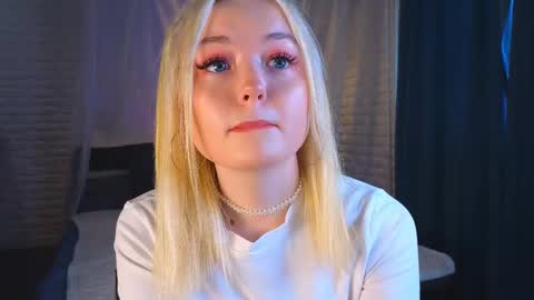 Snapshot of twinklefluff chatting on 7, 3, 2025 twinklefluff online show from 7, 3, 2025