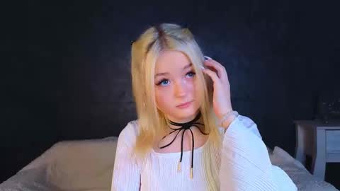 Snapshot of twinklefluff chatting on 8, 3, 2025 twinklefluff online show from 8, 3, 2025