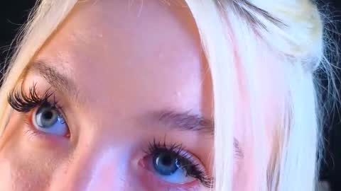 Snapshot of twinklefluff chatting on 10, 3, 2025 twinklefluff online show from 10, 3, 2025