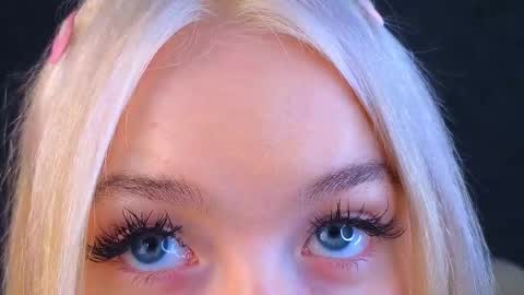 Snapshot of twinklefluff chatting on 11, 3, 2025 twinklefluff online show from 11, 3, 2025