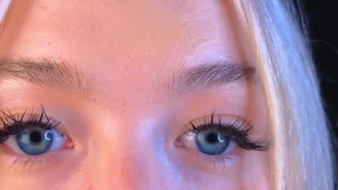 Snapshot of twinklefluff chatting on 11, 3, 2025 twinklefluff online show from 11, 3, 2025