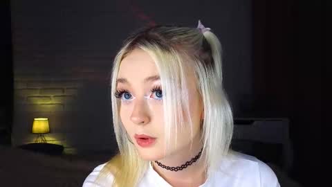 Snapshot of twinklefluff chatting on 27, 9, 2025 twinklefluff online show from 27, 9, 2025