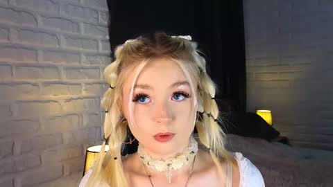 Snapshot of twinklefluff chatting on 10, 10, 2025 twinklefluff online show from 10, 10, 2025