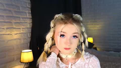 Snapshot of twinklefluff chatting on 11, 10, 2025 twinklefluff online show from 11, 10, 2025