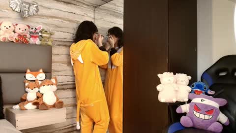 twinslovers_ online show from 12, 2, 2026