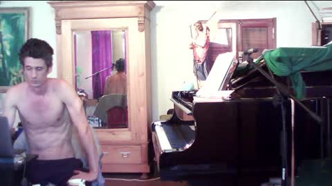 Snapshot of twoforallprivate chatting on 1, 2, 2025 TobeBritta online show from 1, 2, 2025