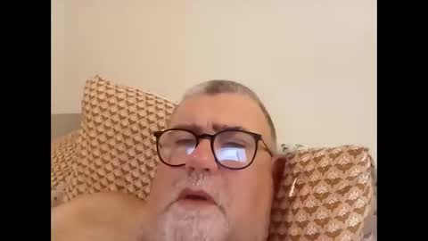 twohats2810 online show from 1, 12, 2025