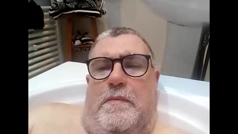 twohats2810 online show from 8, 1, 2026