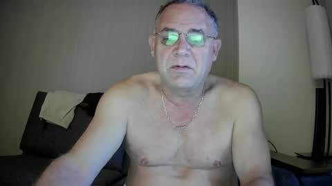 Twopeopleinlove online show from 3, 11, 2025