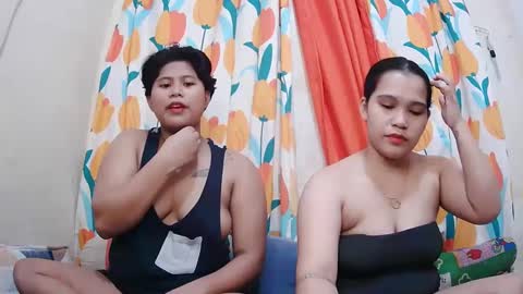 Snapshot of twowetcuties chatting on 26, 1, 2025 Lyn and lea online show from 26, 1, 2025