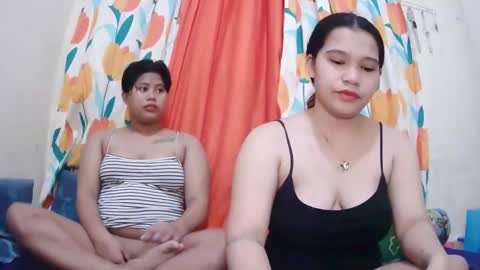 Snapshot of twowetcuties chatting on 7, 2, 2025 Lyn and lea online show from 7, 2, 2025