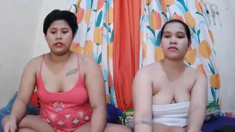 Snapshot of twowetcuties chatting on 6, 3, 2025 Lyn and lea online show from 6, 3, 2025