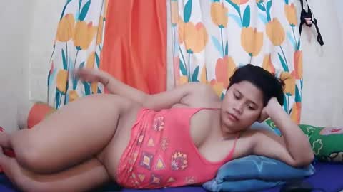 Snapshot of twowetcuties chatting on 8, 3, 2025 Lyn and lea online show from 8, 3, 2025