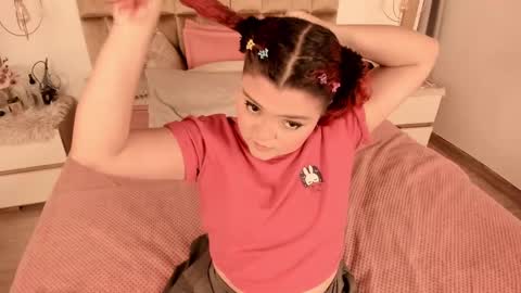 Twiggy online show from 16, 2, 2025