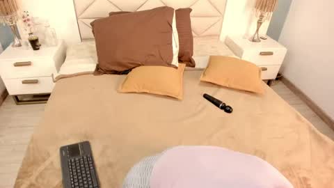 Twiggy online show from 13, 4, 2026