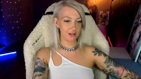 Snapshot of tykioty_miley chatting on 27, 4, 2026 Miley online show from 27, 4, 2026