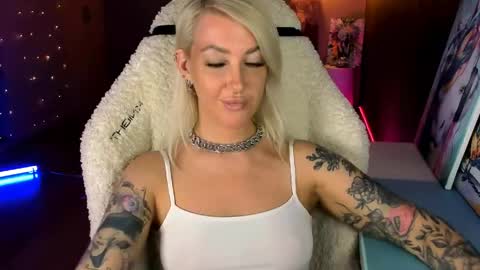 Snapshot of tykioty_miley chatting on 22, 5, 2026 Miley online show from 22, 5, 2026