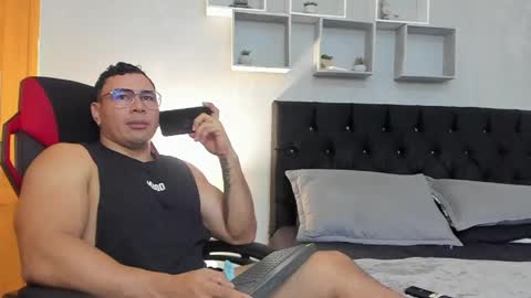 tyler_hank1 online show from 8, 4, 2026