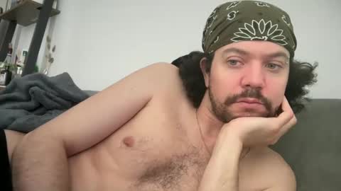 Tyleruzi online show from 11, 2, 2025