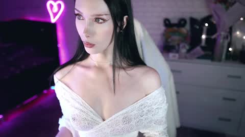 Izzy    online show from 10, 1, 2025