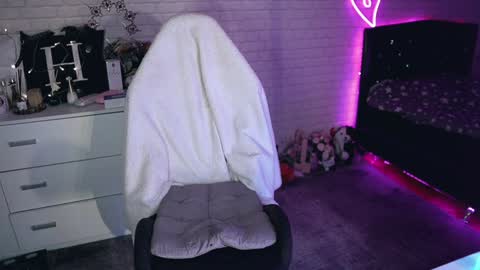 Izzy    online show from 10, 3, 2025