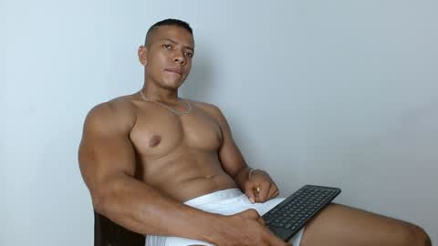 Felipe  model independent online show from 31, 12, 2024