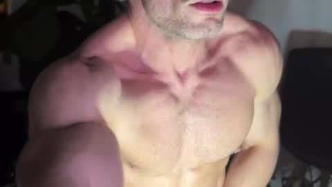 Um CM online show from 8, 4, 2026