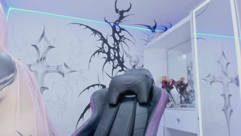 Elle Danielle  online show from 6, 2, 2025