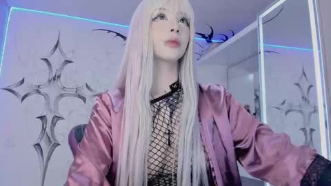 Elle Danielle  online show from 10, 2, 2025