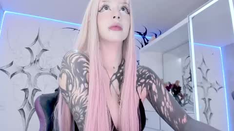 Elle Danielle  online show from 19, 2, 2025