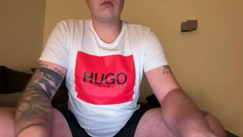 Snapshot of uncutedaustria chatting on 6, 11, 2025 Tom online show from 6, 11, 2025