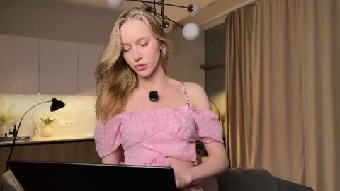 Snapshot of unnabella chatting on 21, 6, 2026 UnnaBella online show from 21, 6, 2026