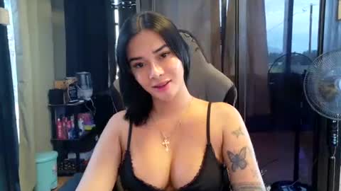 Snapshot of urasiandreamgirlxxx chatting on 13, 11, 2025 jess online show from 13, 11, 2025