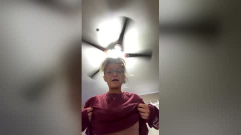 urblondeobsessionxo online show from 19, 4, 2026