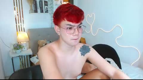 Snapshot of urdeityoflove_ chatting on 10, 9, 2025 rose and khristine online show from 10, 9, 2025