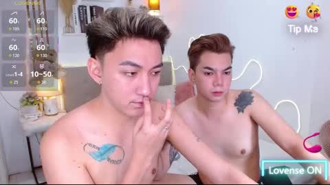 Snapshot of urdeityoflove_ chatting on 14, 10, 2025 rose and khristine online show from 14, 10, 2025