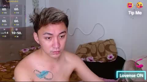 Snapshot of urdeityoflove_ chatting on 20, 10, 2025 rose and khristine online show from 20, 10, 2025