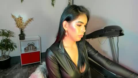 Angela Cullens online show from 5, 1, 2025