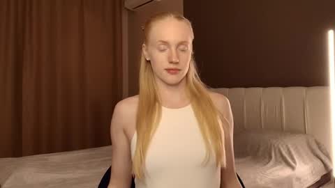 ElizabethLizy online show from 26, 5, 2026