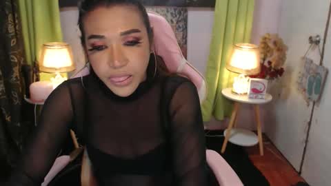 Queen Nicole online show from 17, 2, 2025