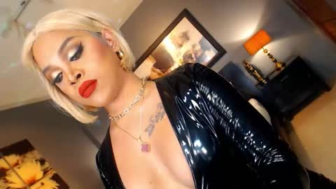 UrMajestyTyra online show from 15, 1, 2026